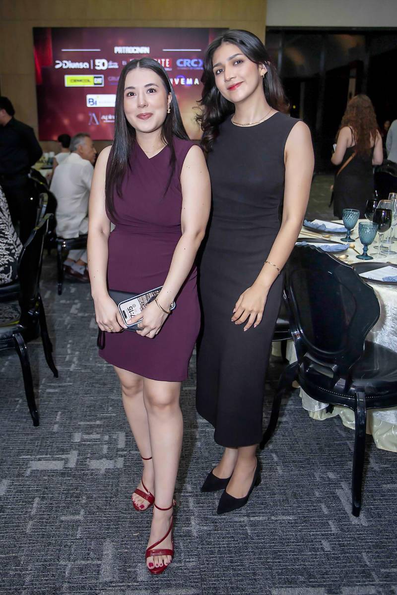 Paulette Matute y Sharon Cárcamo. 