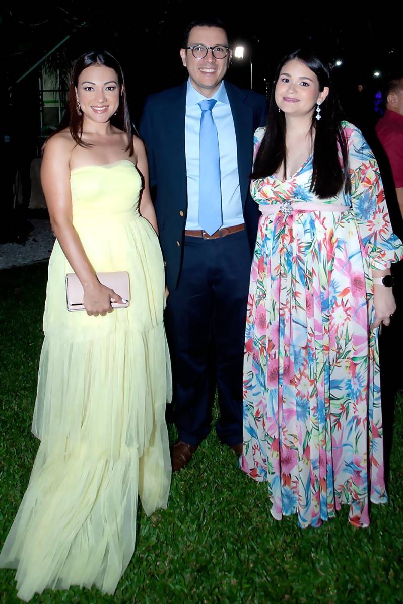 Selena Godoy, Luis Felipe Ponce y Michelle Flores.