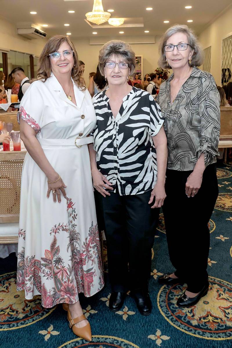 Diana Gattas, Gloria Gattas de Canahuati y Margarira Gattas de Simón.