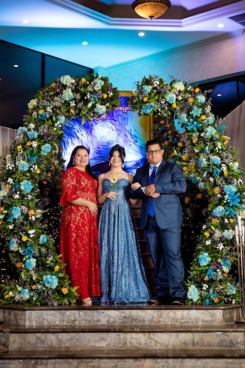 Liliana Molina, Valeria Rodas y David Rodas.