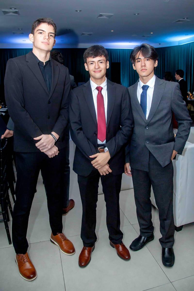 Adrián Acevedo, David Trochez y Antony Carvajal