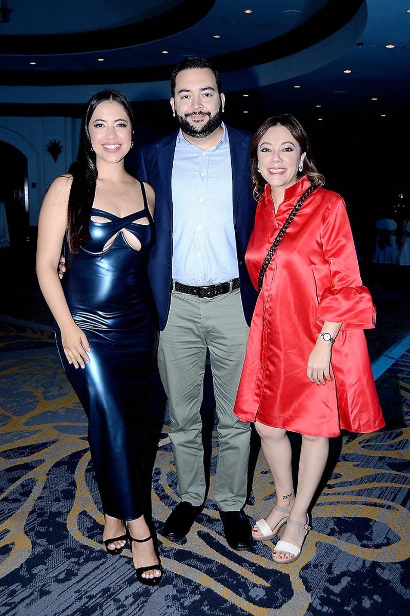 Marcela Sánchez, Enrique Ortez III y Tirza Otero.