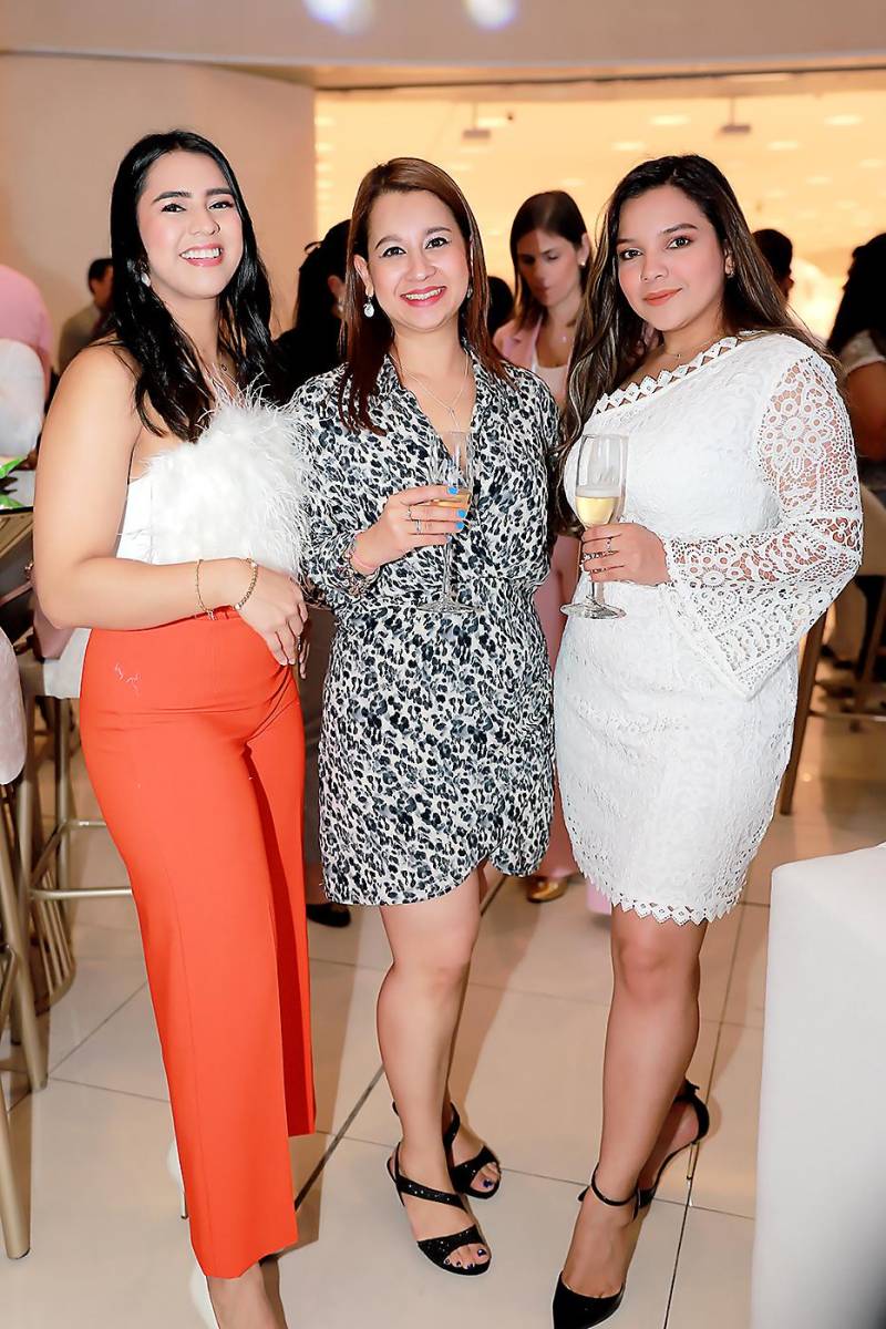 Norma Farias, Lila Fúnez y Ana Gómez. 