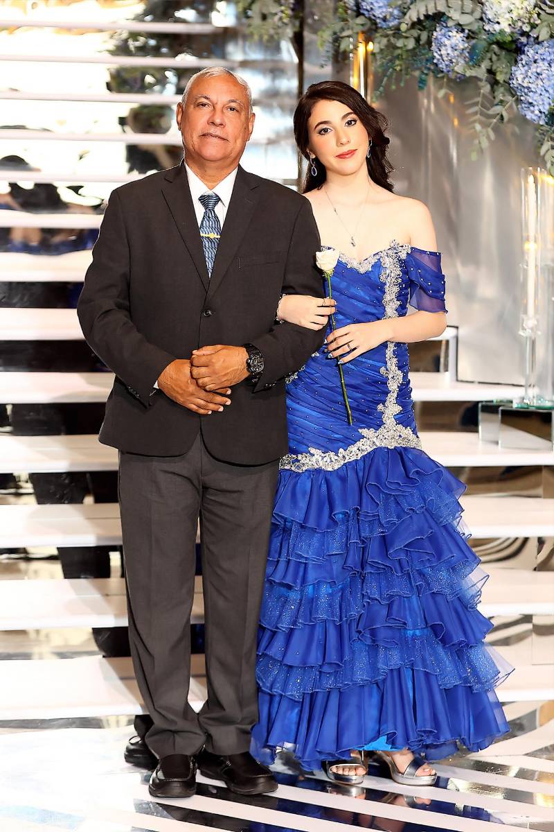 Andrea Nikol Obando con su padre Fredy Obando 