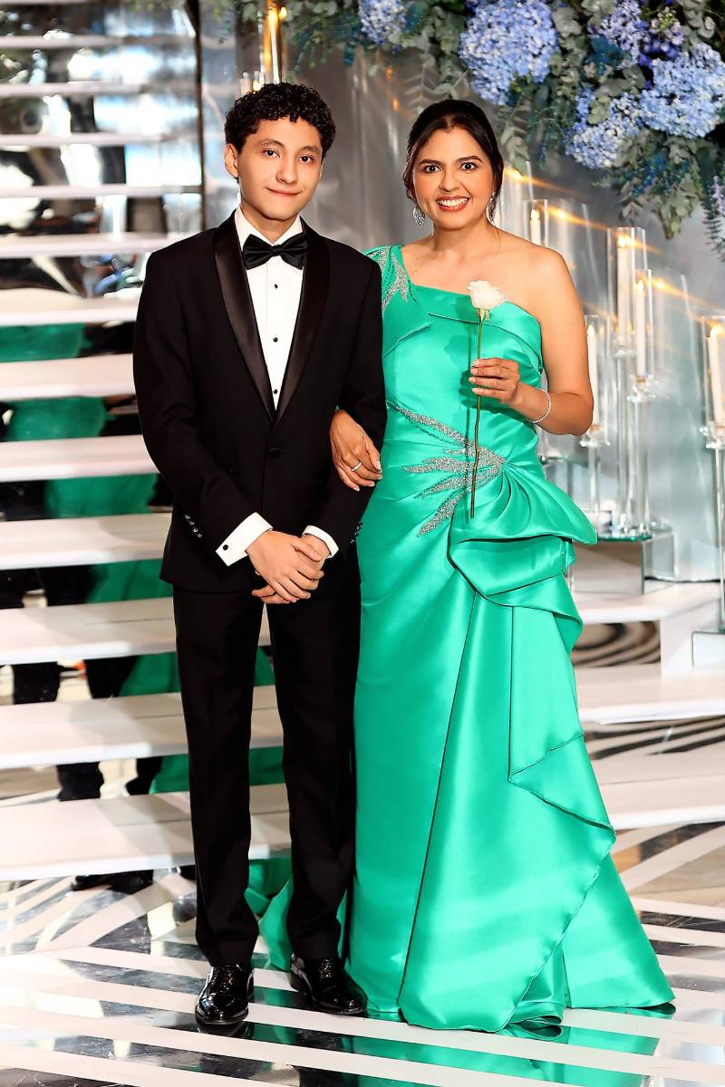 Desfile de padres e hijos en la prom 2026 de Macris School
