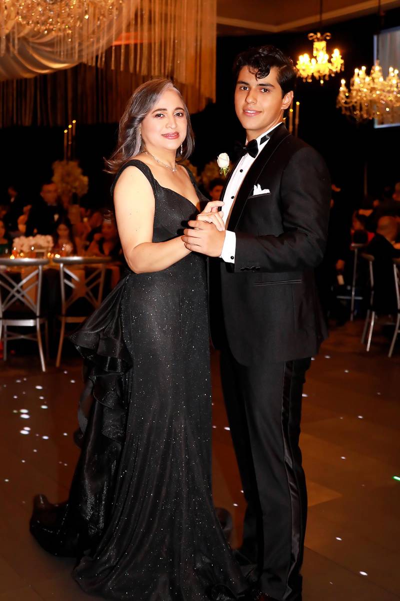Daniel Moreno y su padre Marcela Torres. 