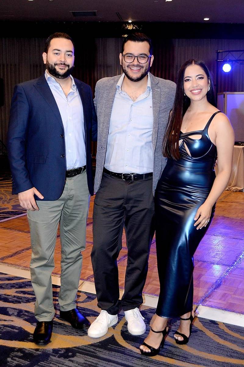 Enrique Ortez, Gabriel Ortez y Marcela Sánchez. 