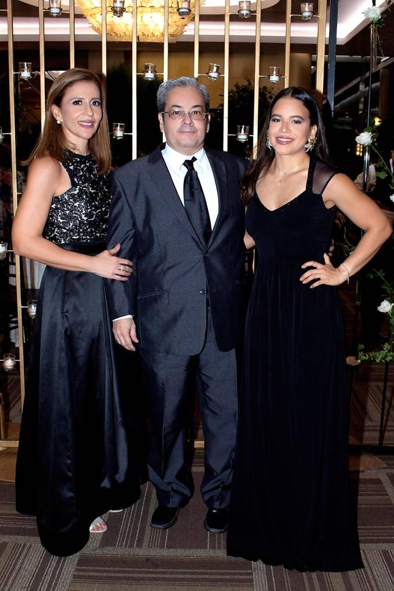 Nancy, Enrique y Daniela Paz.