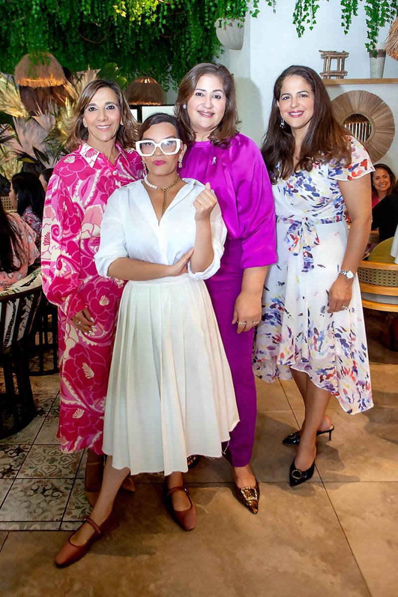 Diana Larach, Isabel Sabillón de Diaz, Doris Pena y Blanca Bendeck.