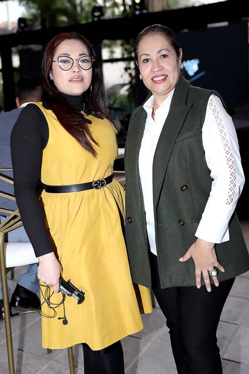 Elisa Rendón y María Clara Rivera.