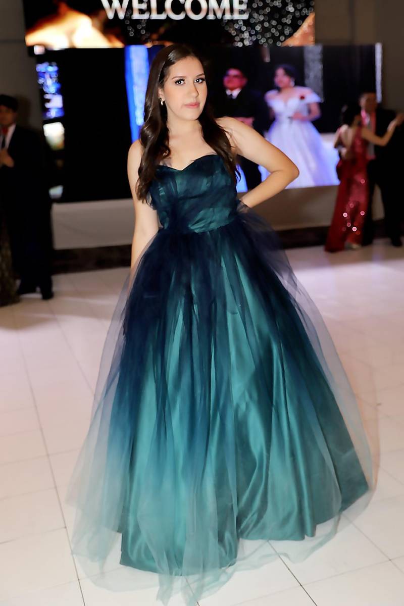 Delhia Flores