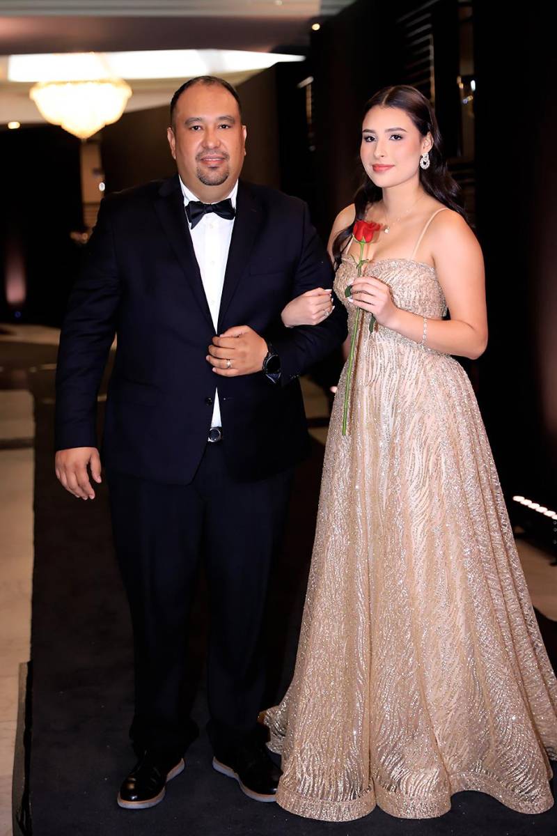 Desfile padres e hijos de la prom 2025 de DelCampo School