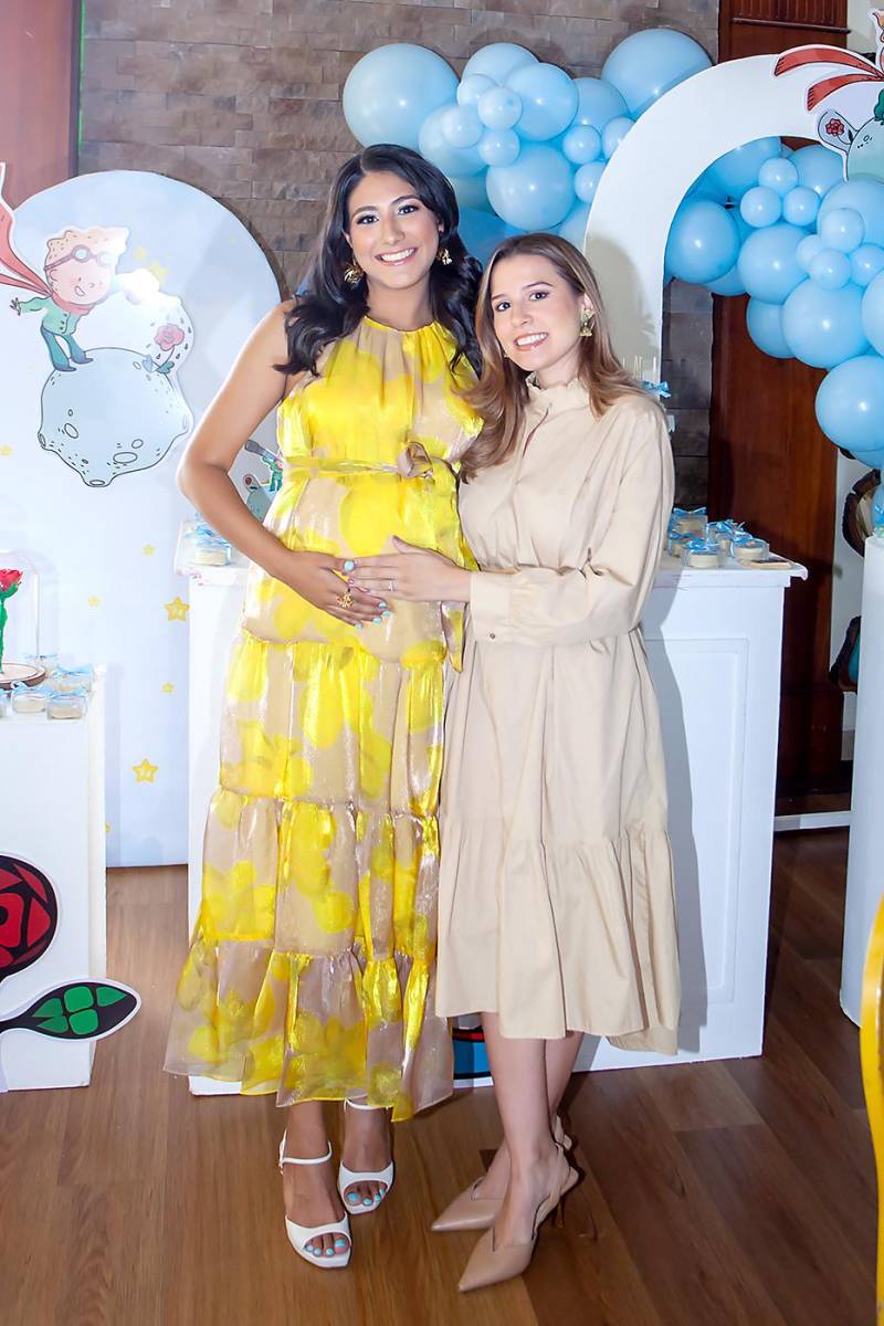 Anna de Funes y Alexa Girón.