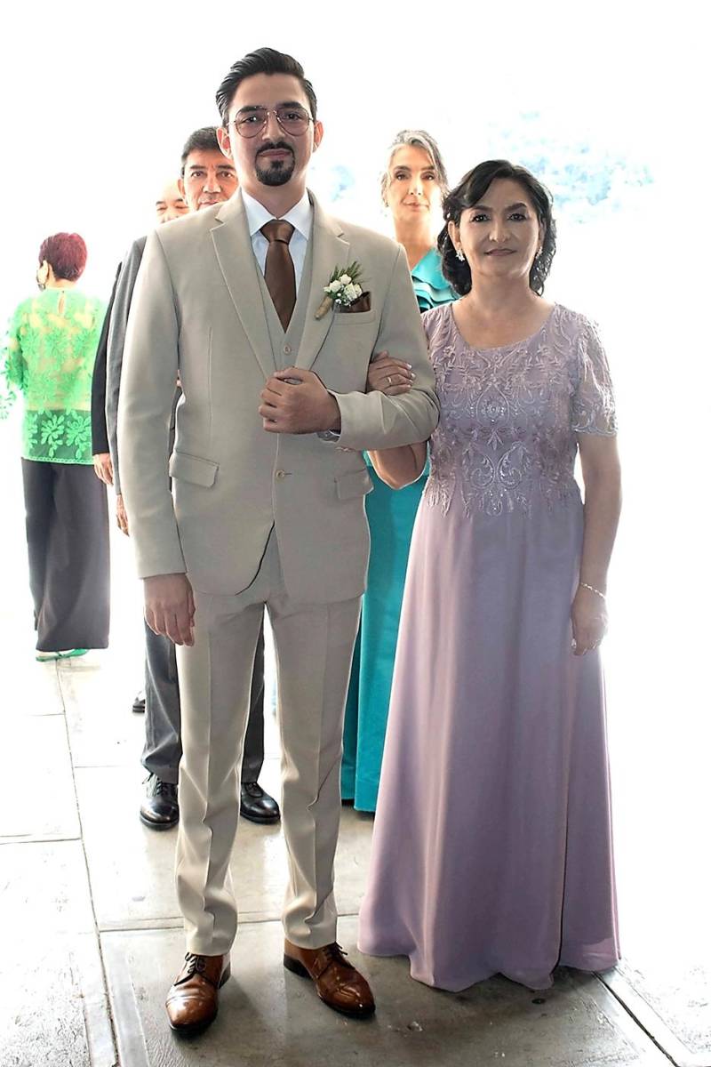 David Antonio Valencia y su madre Maritza Meza.
