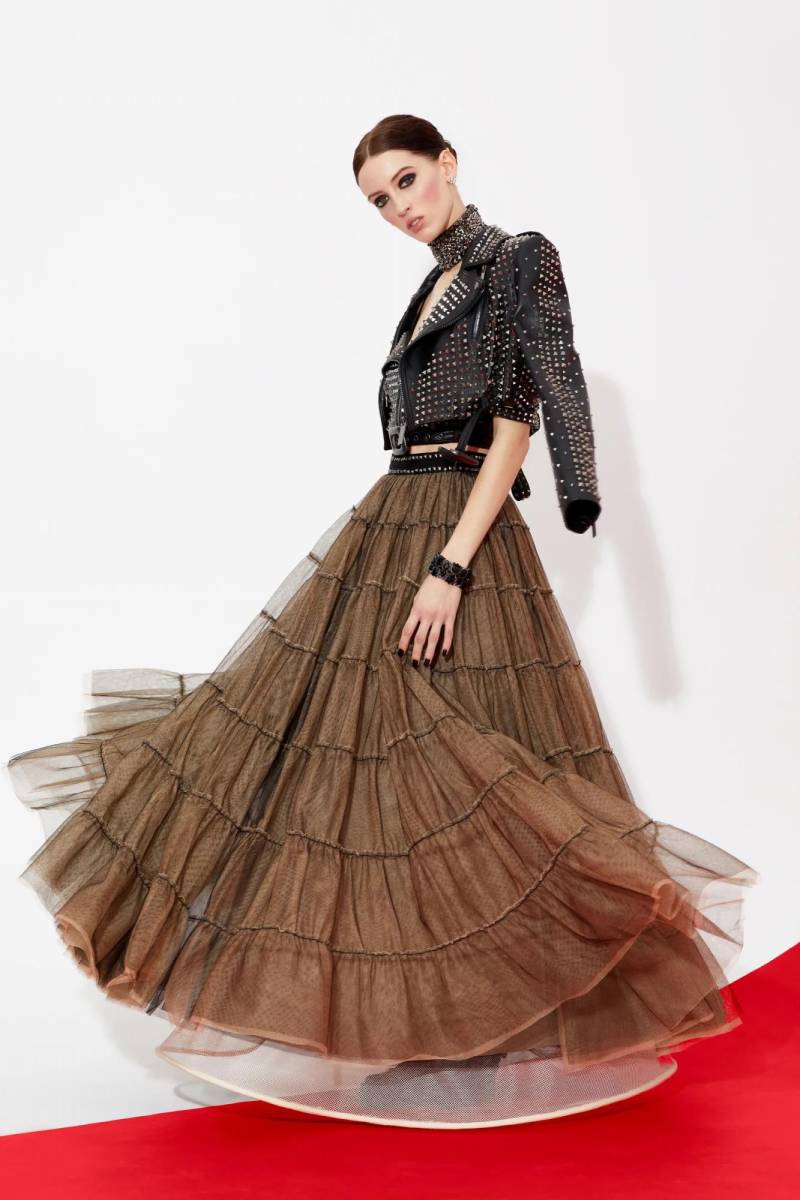 Uno de los primeros pasos para esa noche maravillosa es seleccionar tu outfit sin perder tu esencia y tu estilo. Debes saber cómo quieres que te recuerden esa noche: relajada, glamurosa, divertida y original. 