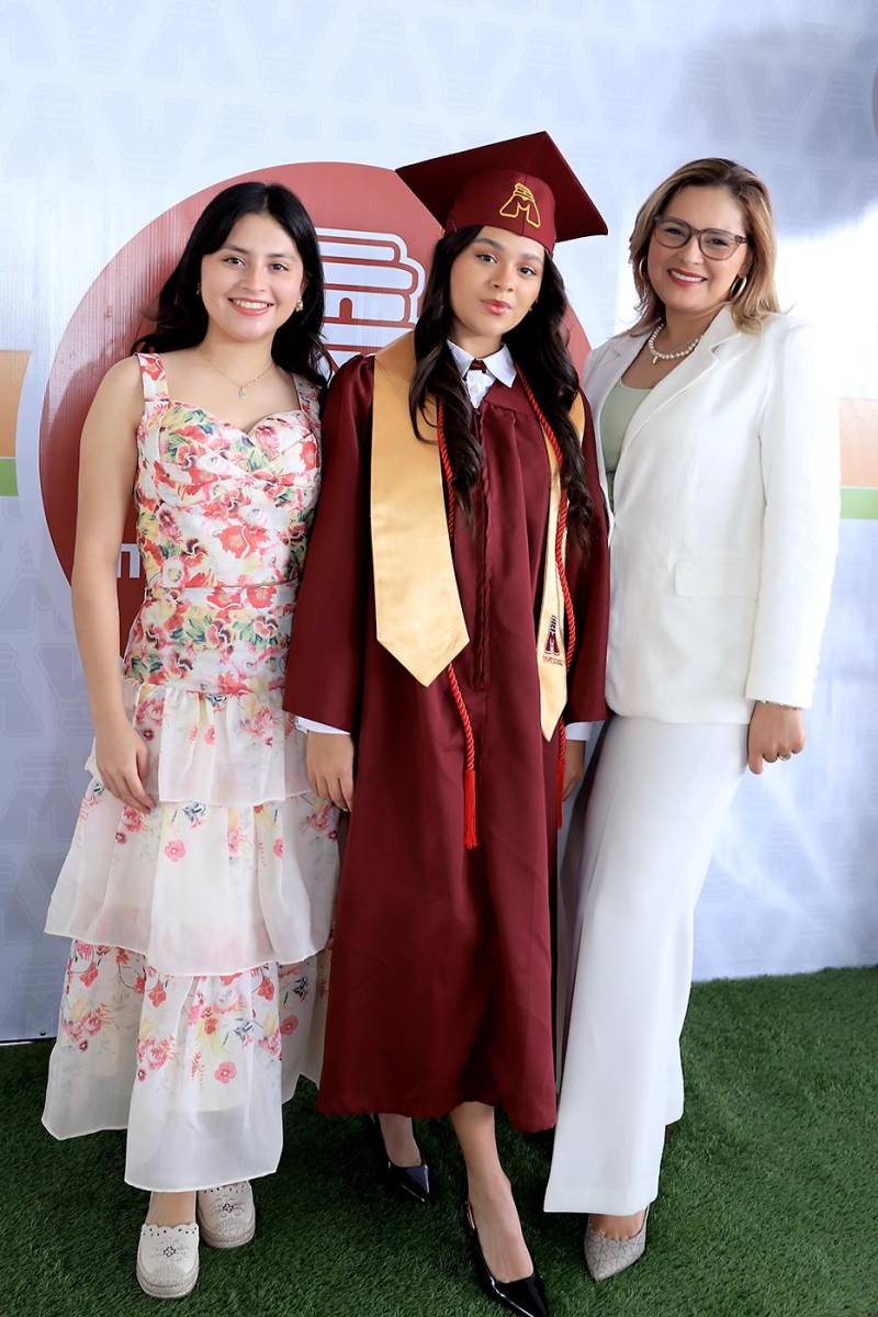 Graduación de los seniors 2025 de Mayan School