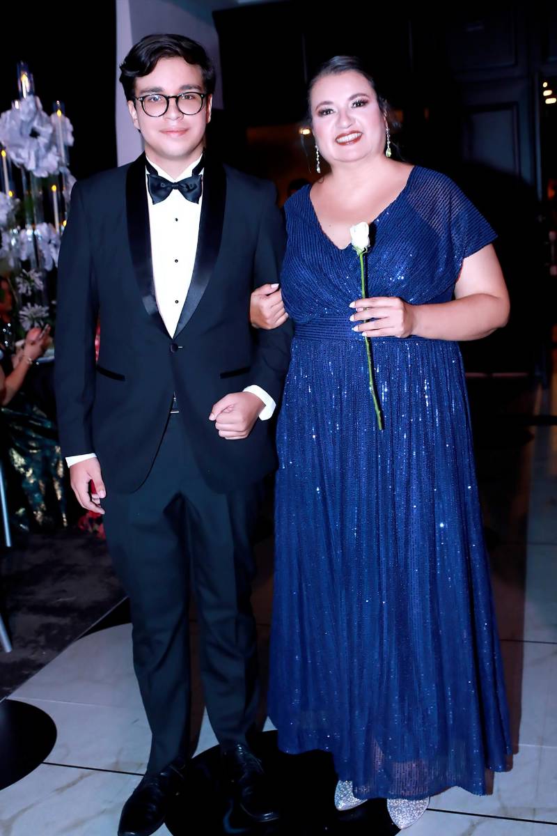 Rodrigo Benítez y su madre Patricia Carranza. 