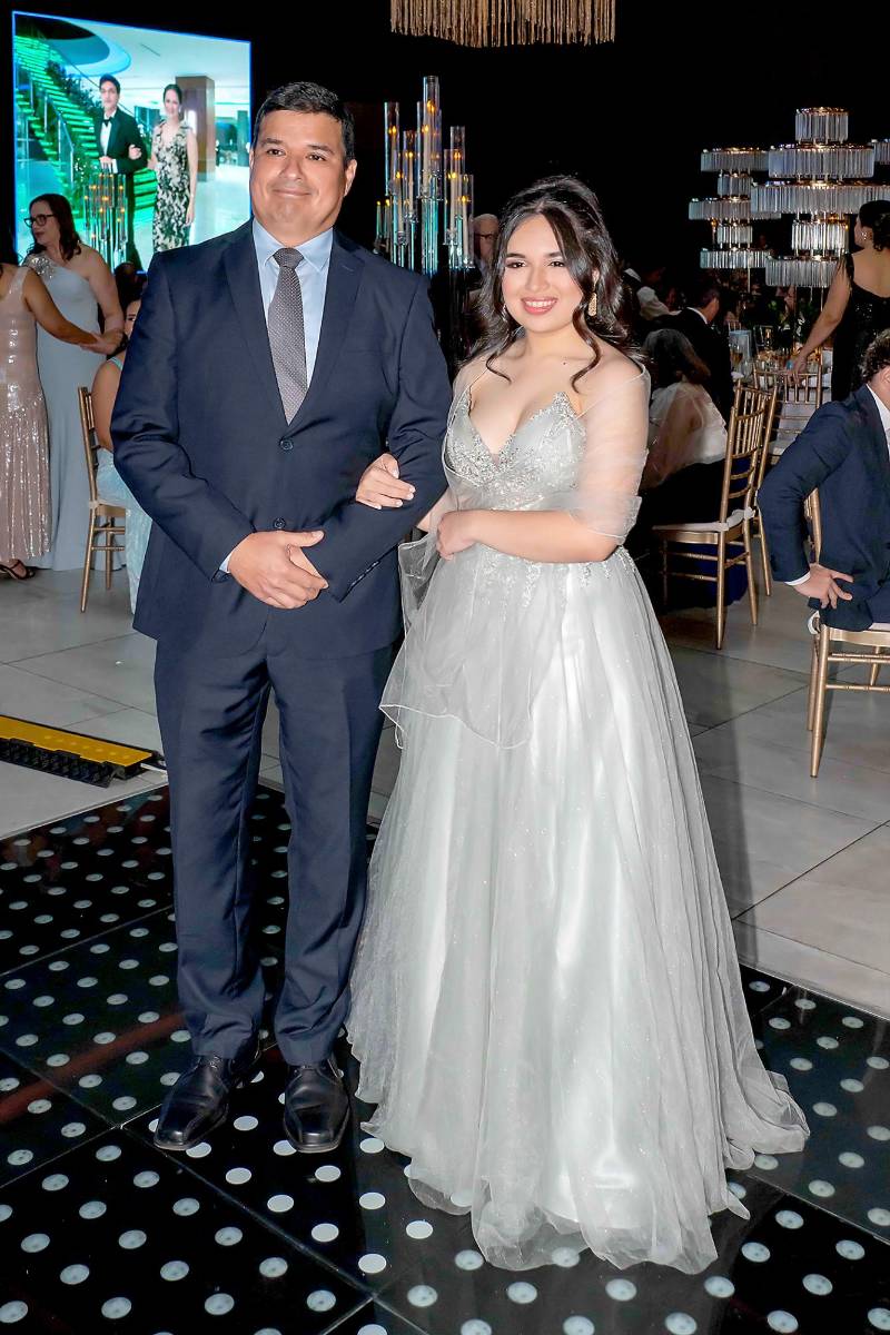 Desfile padres e hijos de la prom 2026 de la Escuela Santa María del Valle