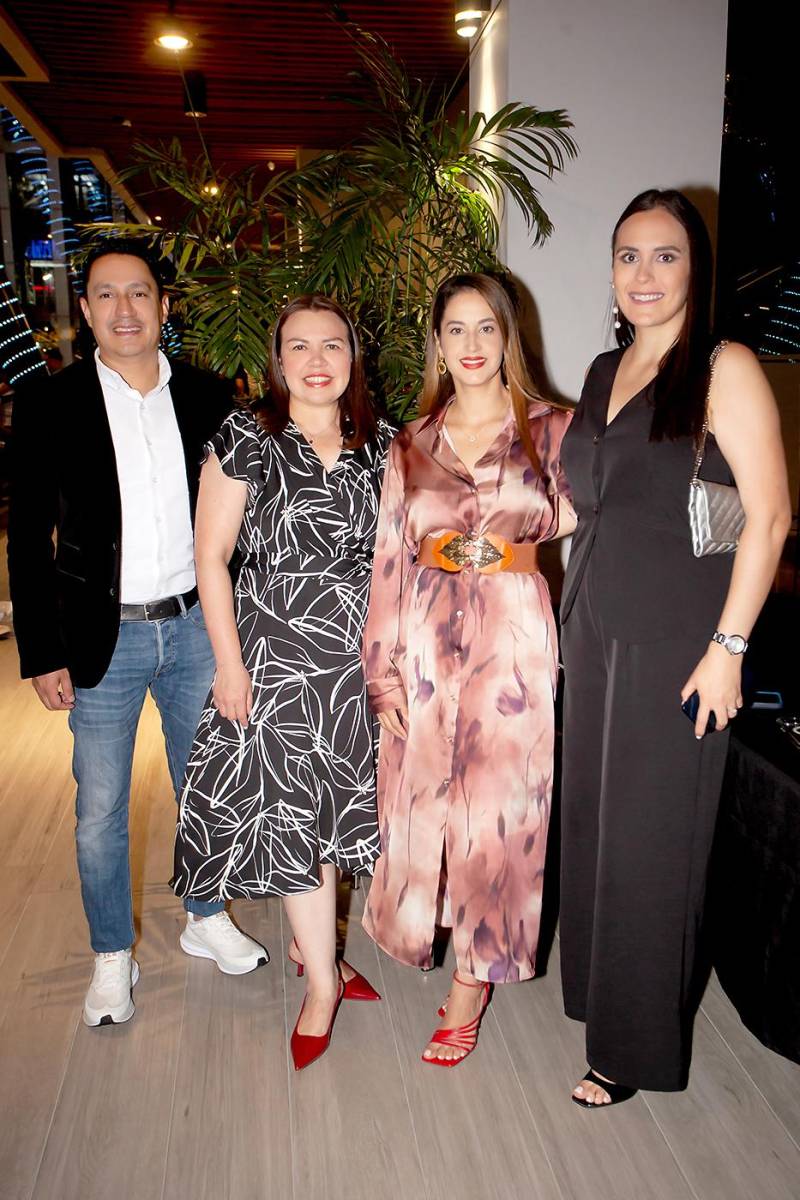 Dennis Madrid, Diana Ramos, Alma Cáceres y Monique García.