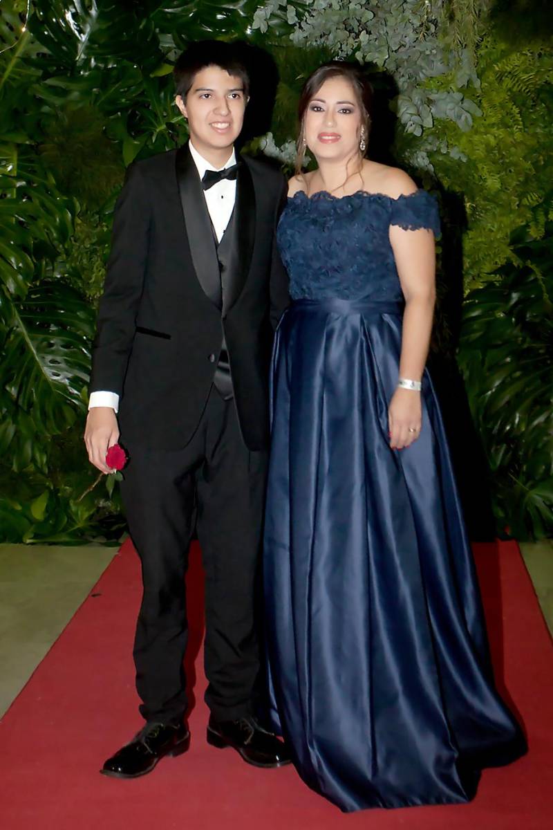 Jesús Amador y su madre Martha Lagos.
