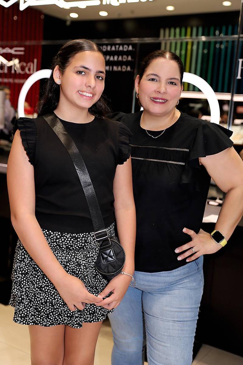 Cumpleaños de Paulina Cerna en M.A.C Cosmetics