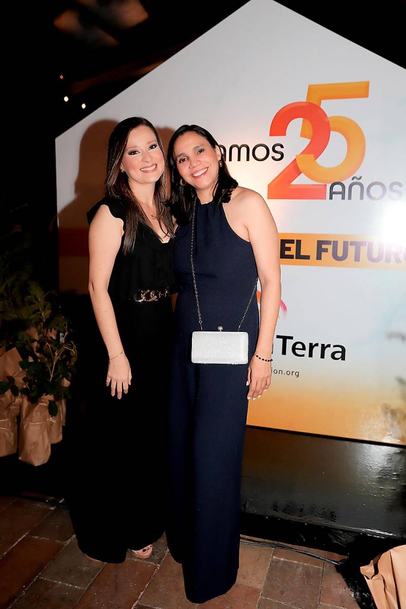Gabriela Vega y Carolina Flores. 