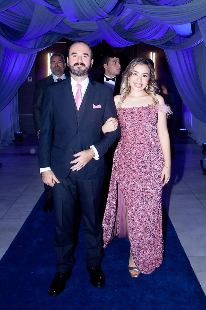 Sofía Denisse Bueso Martínez y su padre Carlos Bueso.