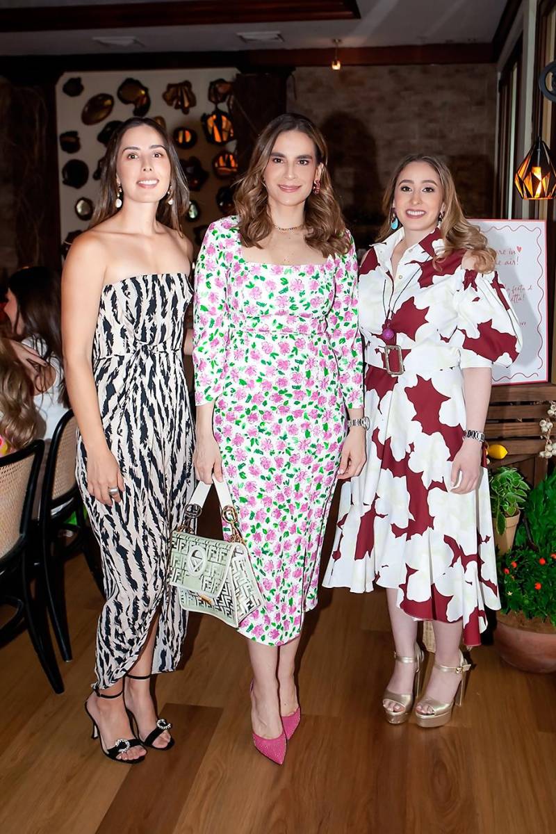 Sofía Vitanza, Blanca Hawit y Jenny Vitanza.