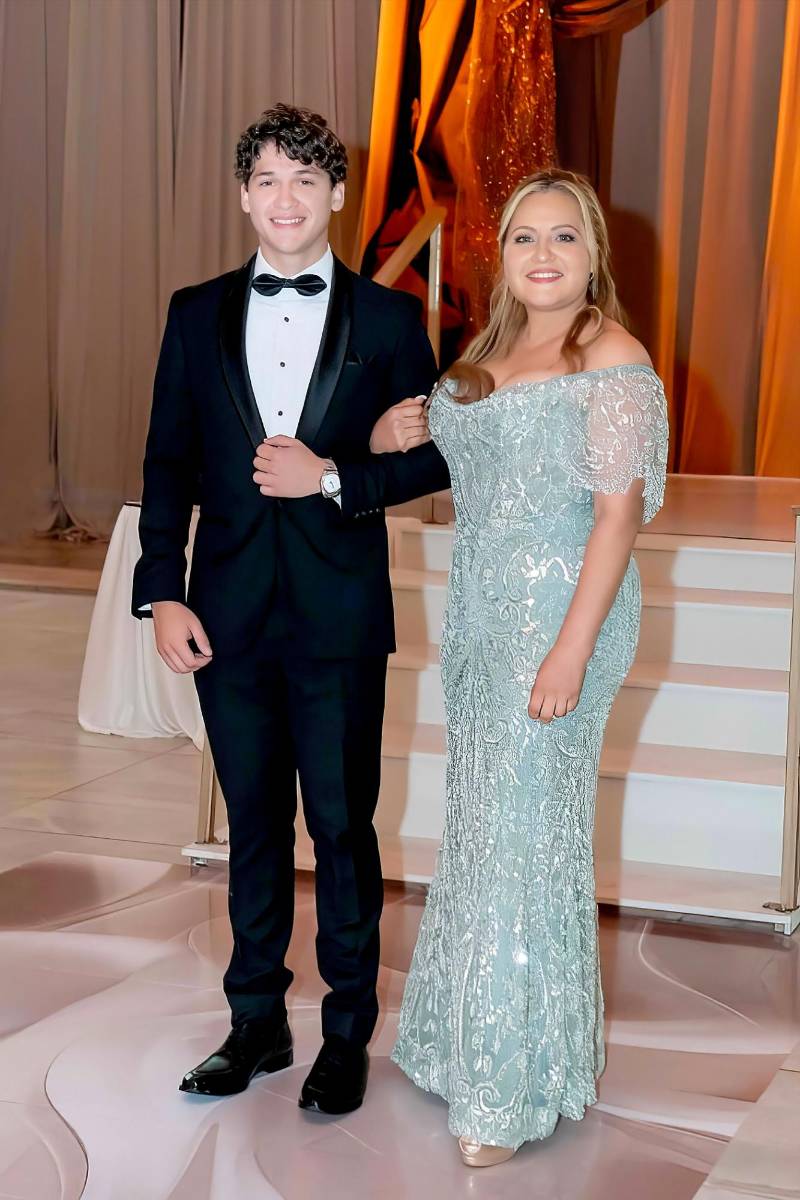Diego Sebastián Paz Castillo con su madre Patricia Castillo. 