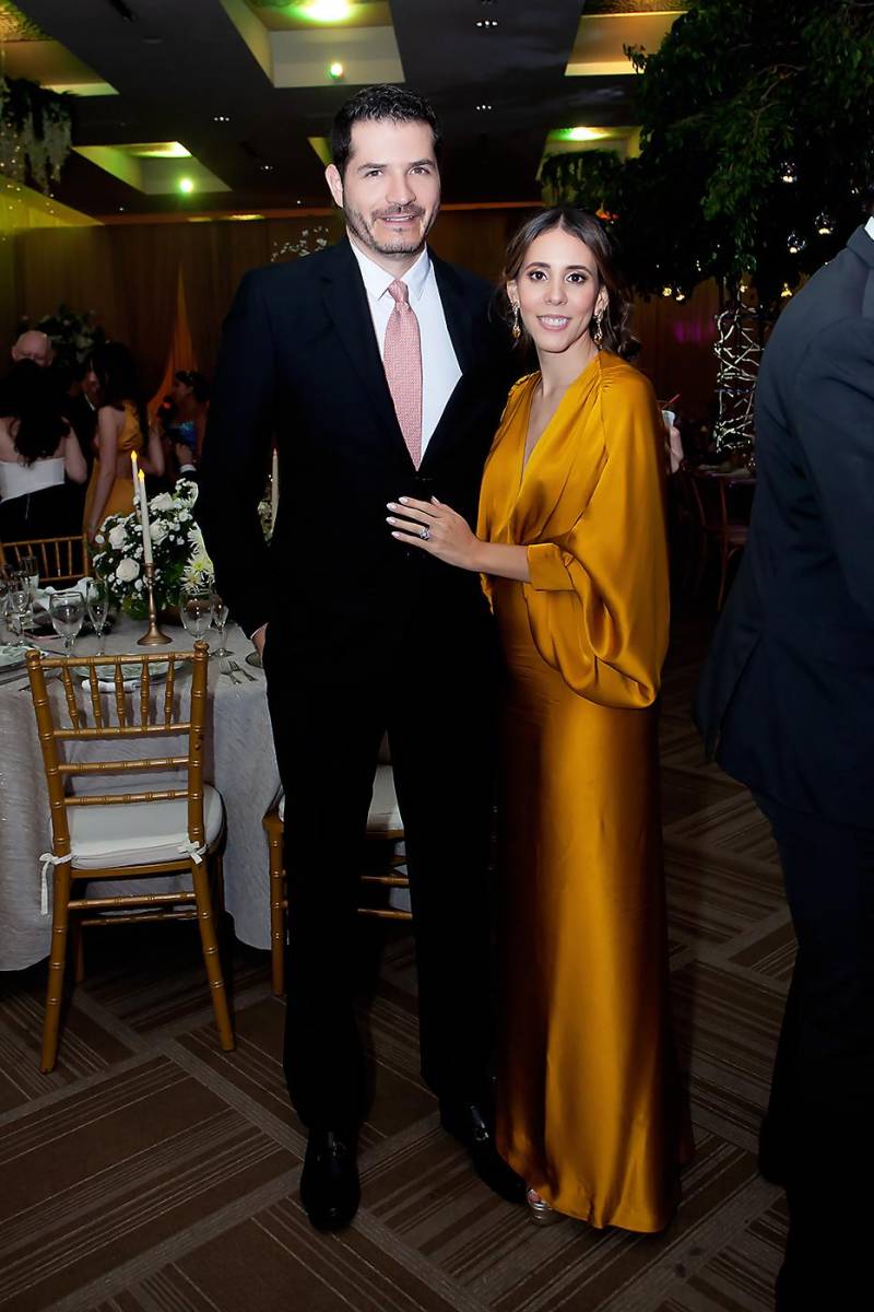 Luis Alberto y Viviana Mourra García de Quevedo.