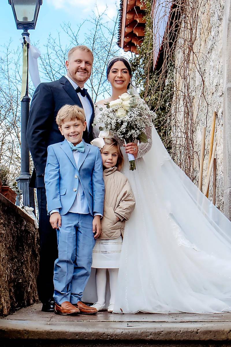 Los novios con los pajes: Smith y Alexandra