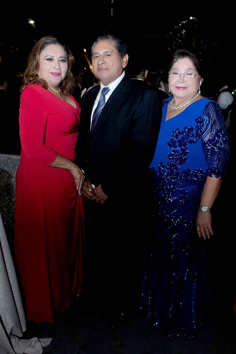  Mirna, Vicente y Francisca Carrión