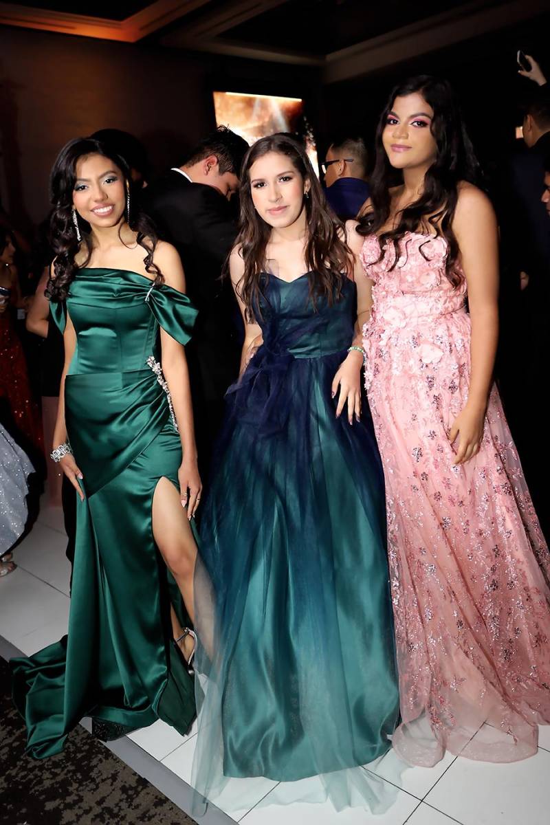 Nahomi Castro Díaz, Delhia Flores y Margie Salgado. 