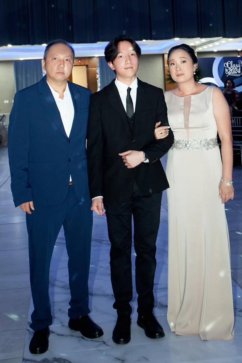 - Antonio Tang, Jhonathan Tang y Cinthia Tang.