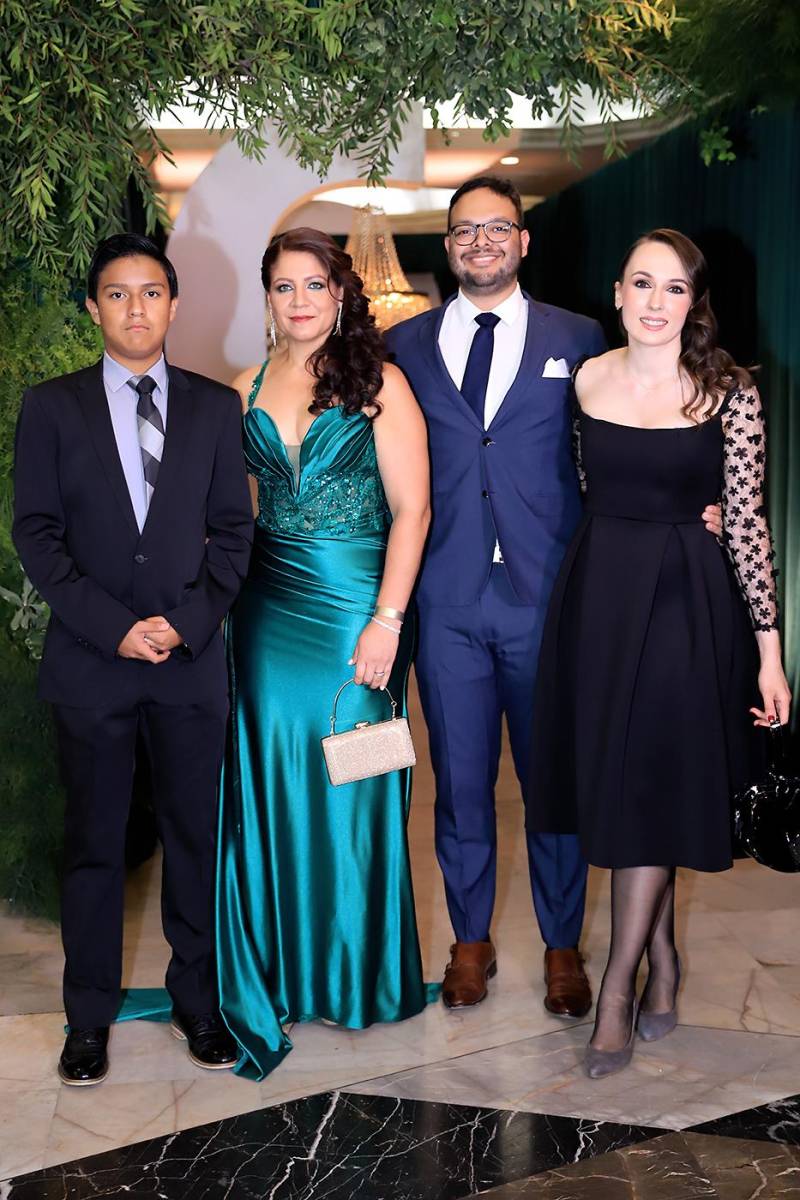 Fiesta de la prom 2025 de la Academia Los Pinares