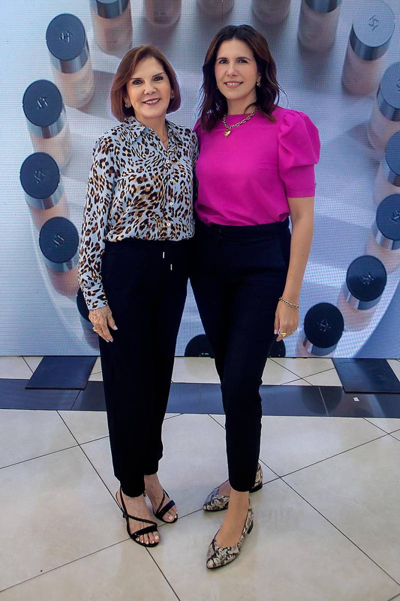 Mavira Babun y Vivian de Sosa.