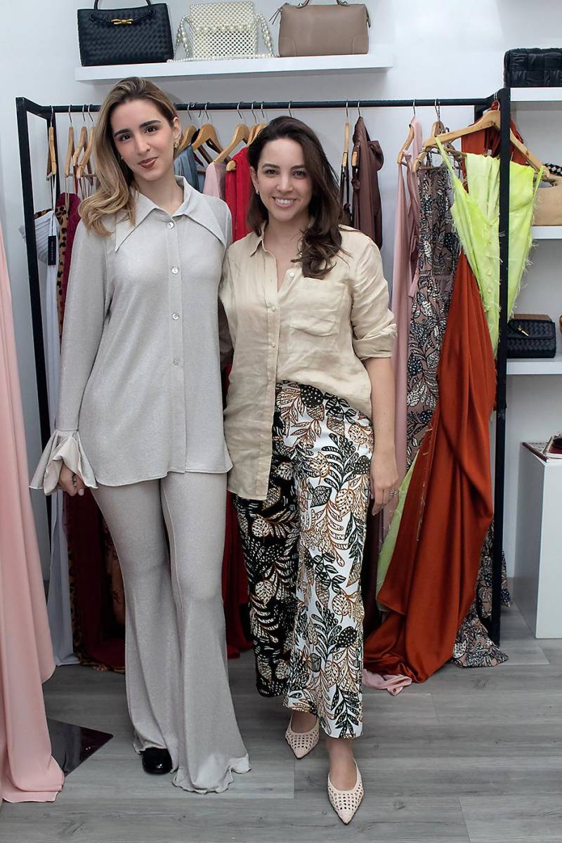 Caela y la diseñadora Mary Ann Kafati reunieron a un grupo de invitadas para disfrutar de una tarde entre cócteles, compras y buena compañía. El evento “A Resort Pop-Up Shop” presentó piezas versátiles de verano y una curaduría de productos chic para el hogar y la temporada. En la foto: Michaela Fajardo, de la tienda Caela y la diseñadora Mary Ann Kafati.