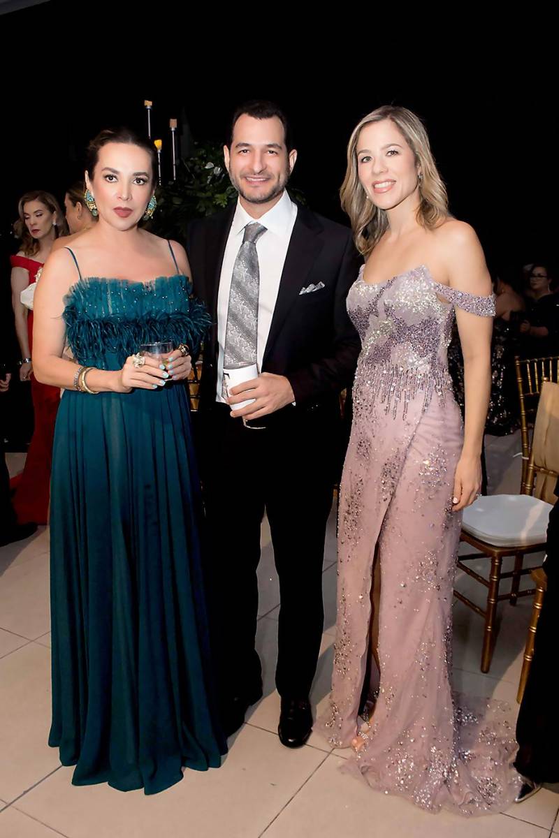 Sandra Kafati con Roberto y Jessica Córdoba.