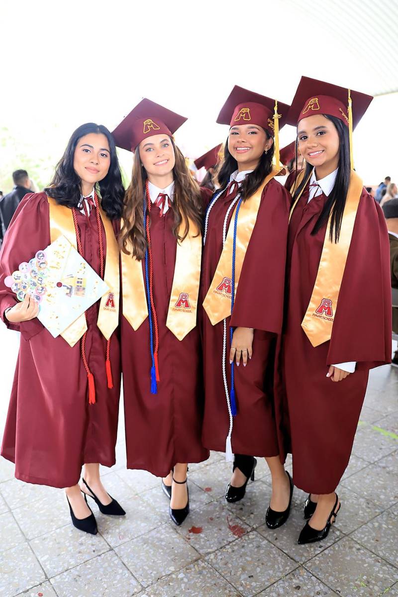 Kiara Espinoza, Sharon Ávila, Lucía Sáenz y Valeria Cardona.