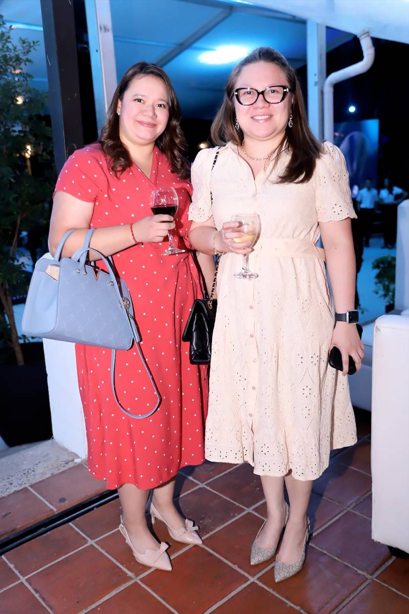 Stephany Hernándezy Detza Yolani Betancourt.