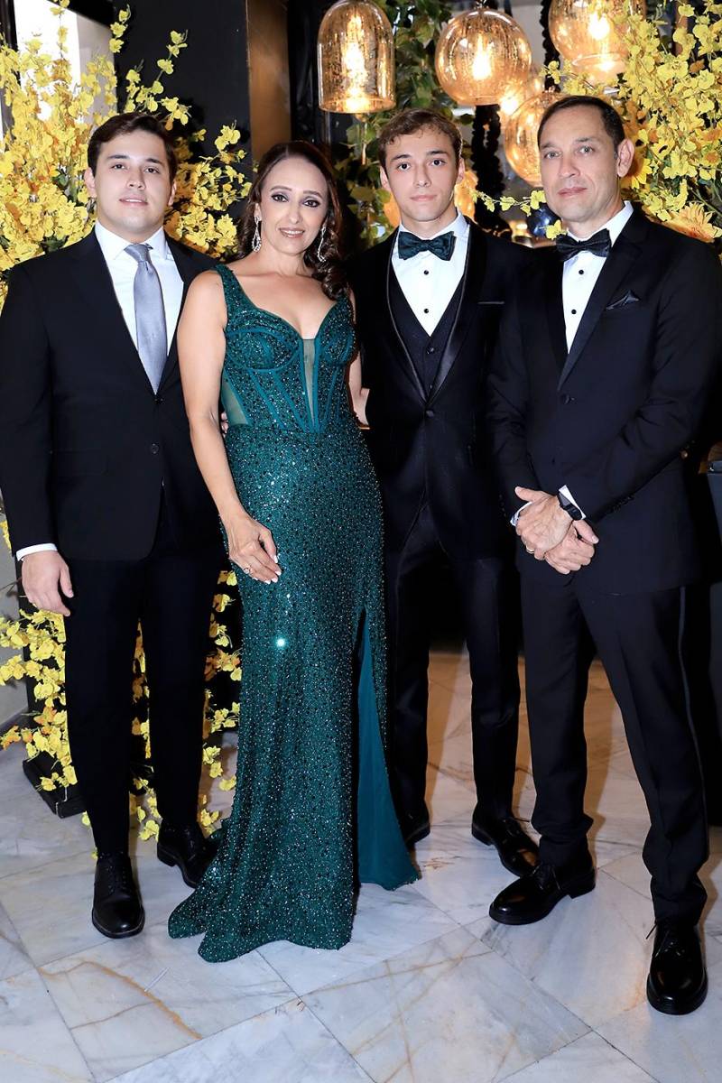 Invitados a la prom 2025 de DelCampo School