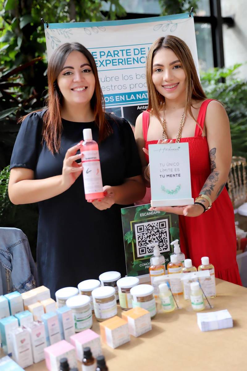 Fany Pacheco y Rina Alonzo, creadora de la línea de bauty Hadassa