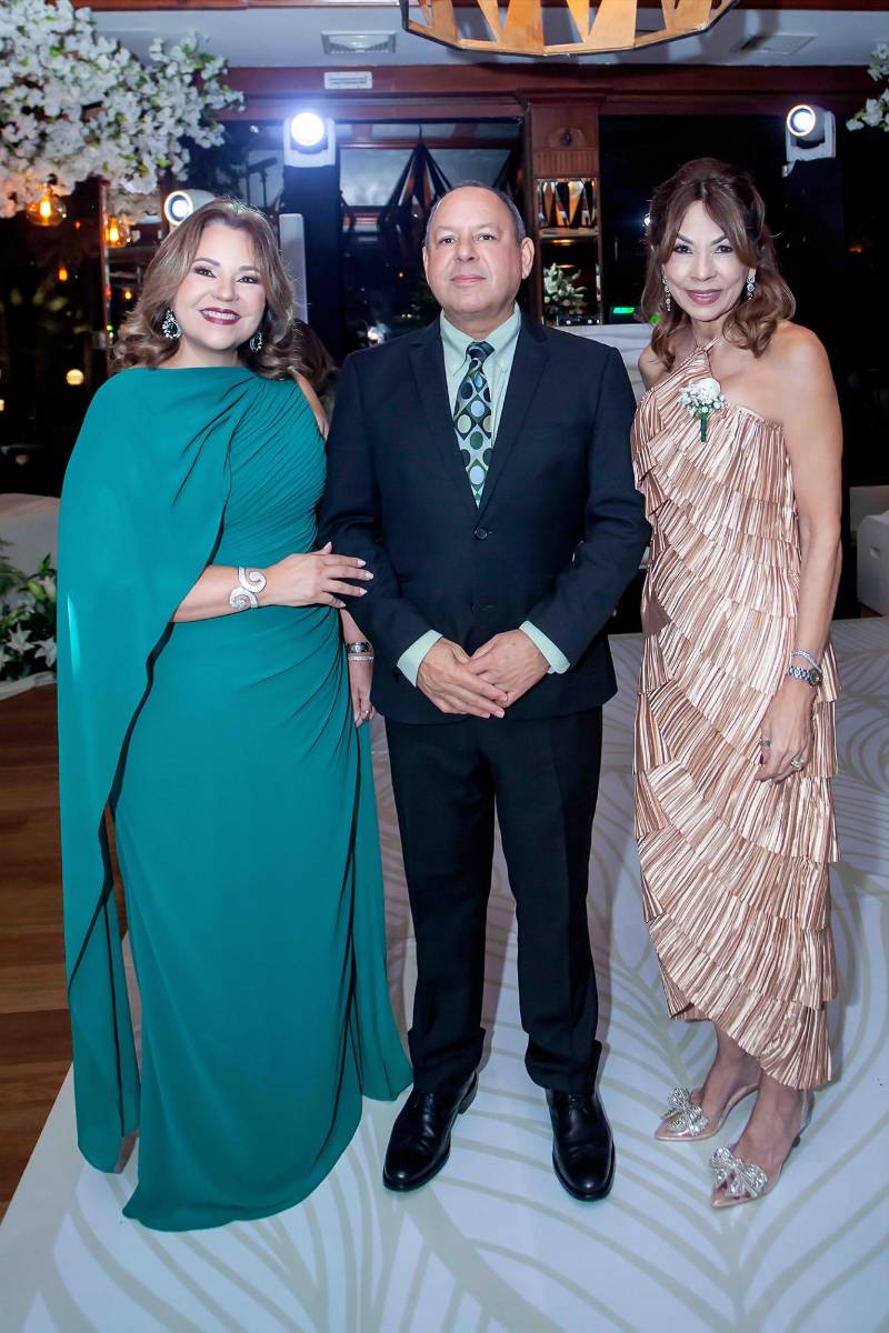 Elvia Méndez, Rafael Méndez y Ana Luisa Méndez.