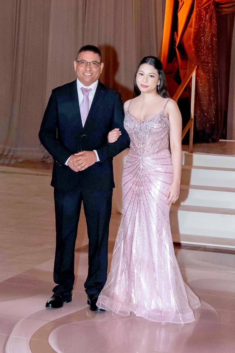 Isaura Marisol Agurcia Baday con su padre Antonio Agurcía. 