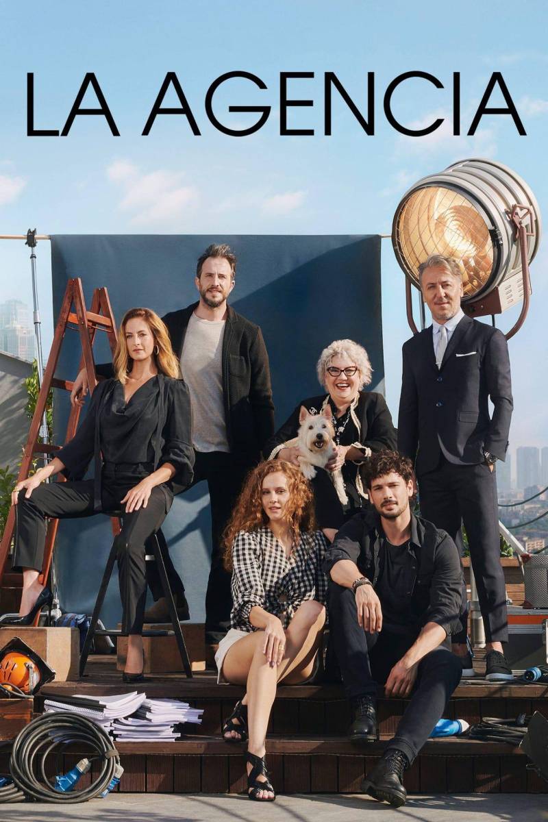 <b>La agencia:</b> Dicle es una joven recién graduada que decide mudarse a Estambul para trabajar en la industria cinematográfica, pero constantemente es rechazada y se marcha a Ego una agencia de talentos, donde le pasan muchos suceso dramáticos y un poco de amor, esta novela está protagonizada por Canan Erguder, Baris Falay y Fatih Artman. Puedes verla en HBO MAX. 