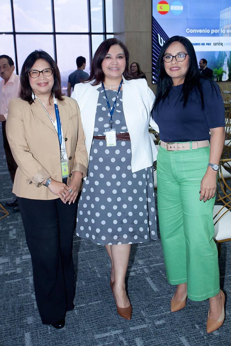 Esmy Velásquez, Lenis Durón y Meydi Fajardo.