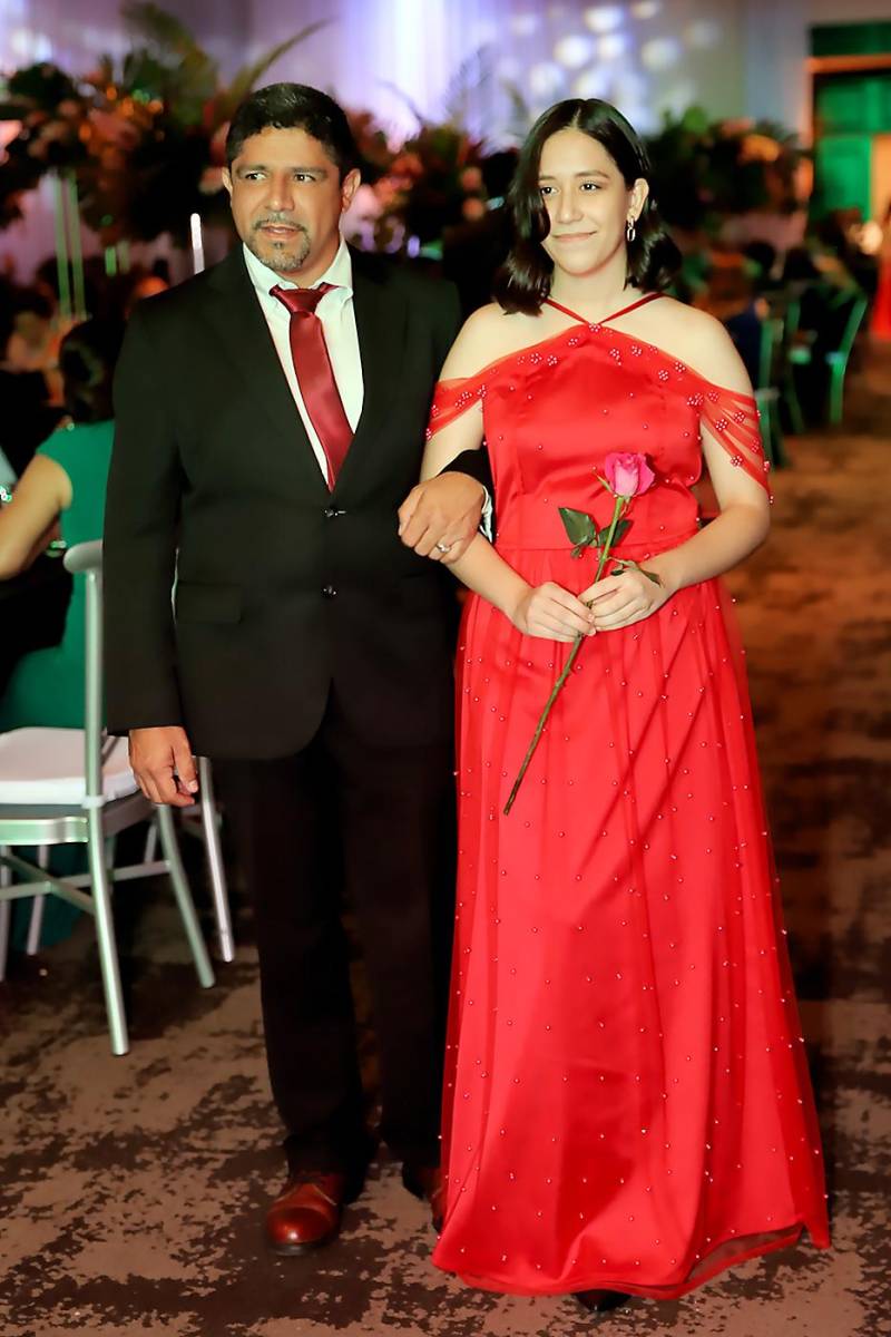 Desfile de graduados DelCampo International School 2022