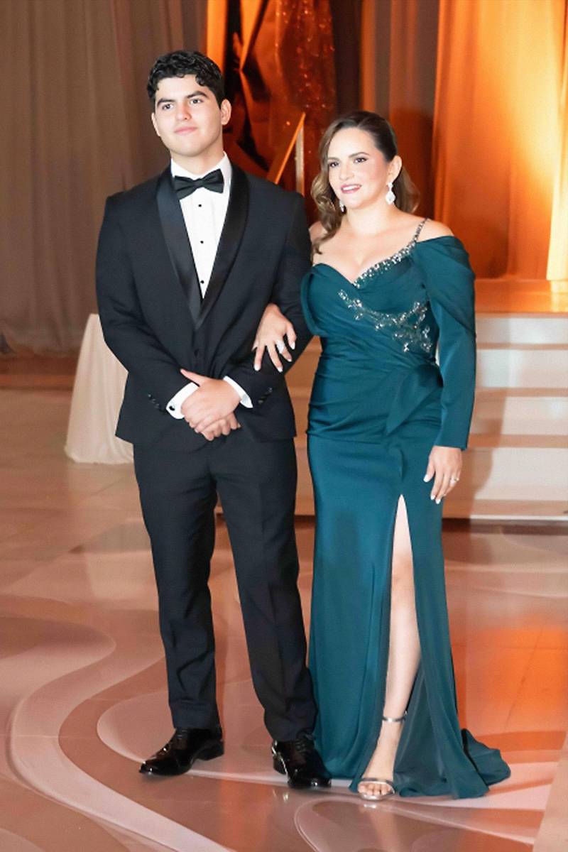 Santiago José Mancía Paz con su madre Nelsy Paz. 