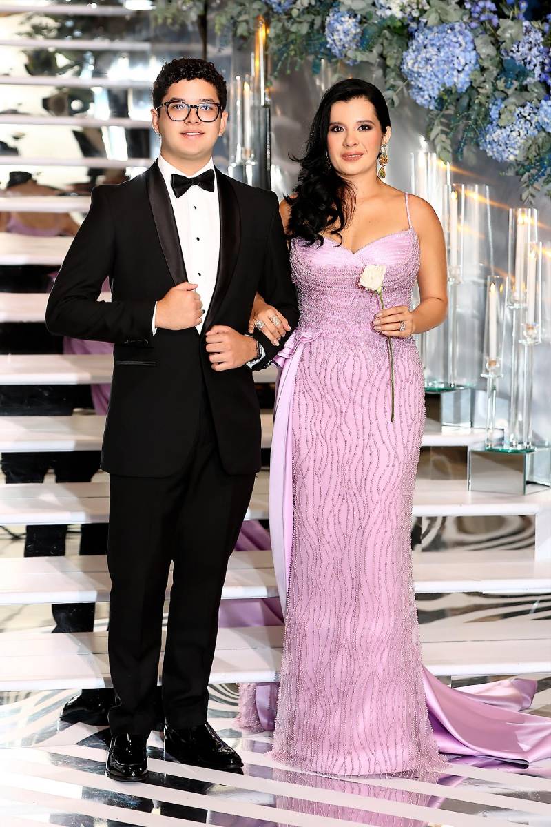 Matías Mejía Ramos con su madre Jennifer Ramos