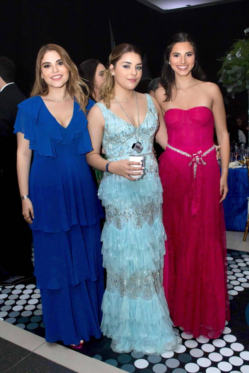 Nathalia y Camila Boadla con Catalina Jaar.